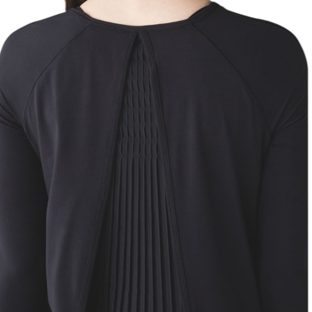 Lululemon Making Moves Long Sleeve
Black Fits Like 6 - Picture 3 of 9
